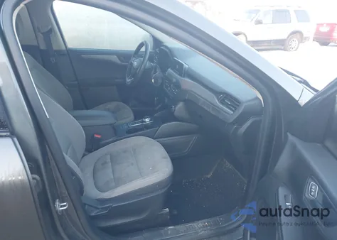 2020 Ford Escape S z USA, uszkodzony, nr VIN 1FMCU0F62LUB59026